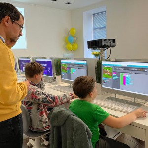 KIBERone уже в Саратове! - КИБЕРшкола программирования для детей, компьютерные курсы для школьников, начинающих и подростков - KIBERone г. Кыштым